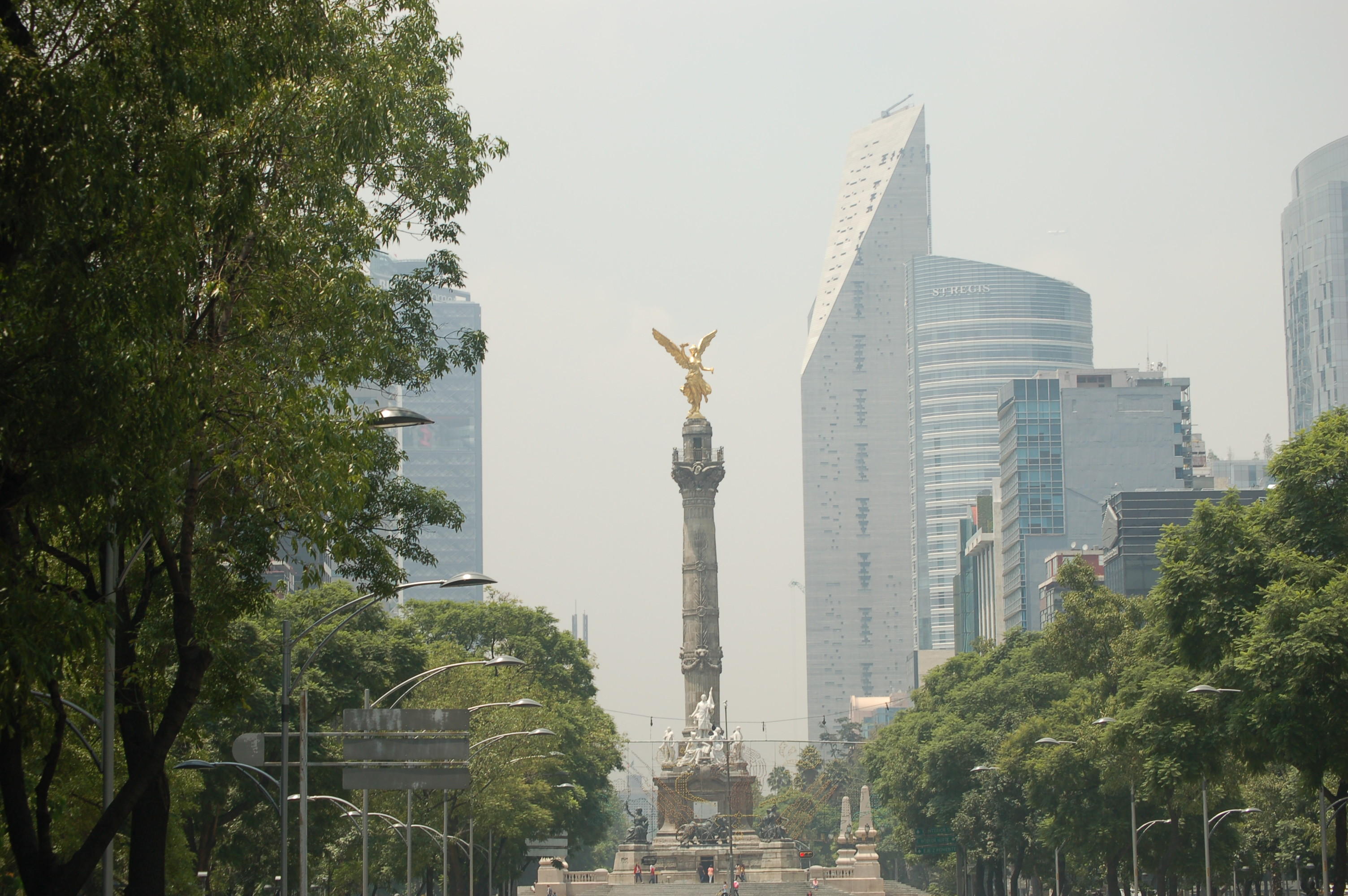 Mexico City: Ángel de la Independencia and Paseo de la Reforma. City photograph, not the competition venue.